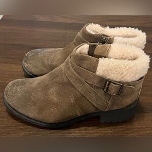 UGG Womens 7 Benson Olive Ankle Boots Sheepskin Sherpa Lined Distressed